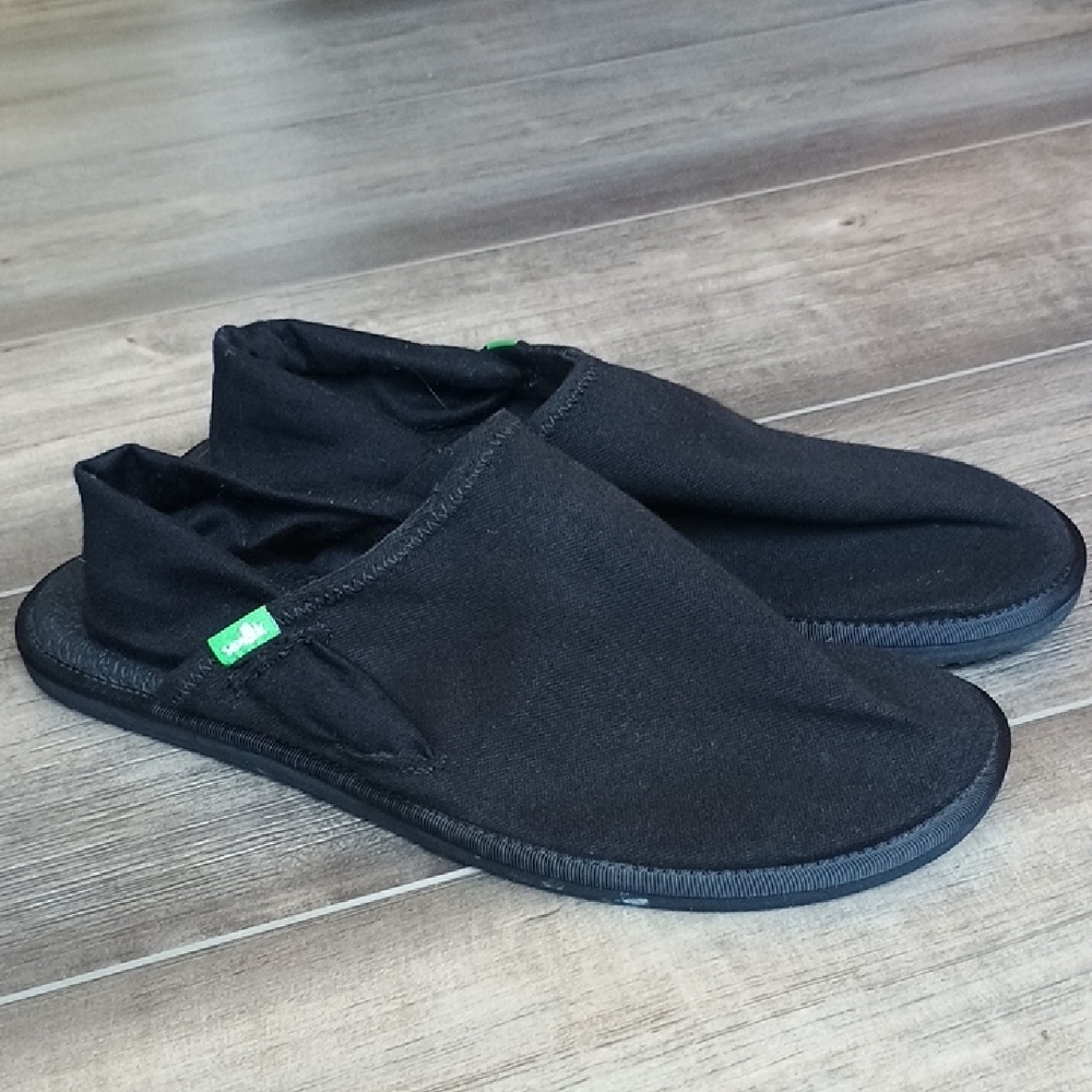 Sanuk Classic Black Slip-Ons